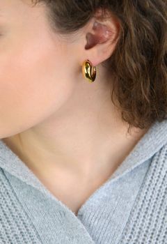 Eleganckie kolczyki damskie Nomination Italy 134318012 z kolekcji Ecclecttica. Wykonane ze stali szlachetnej pokrytej PVD, z wygodnym zapięciem na sztyft. Oryginalne opakowanie i certyfikat autentyczności (1).JPG